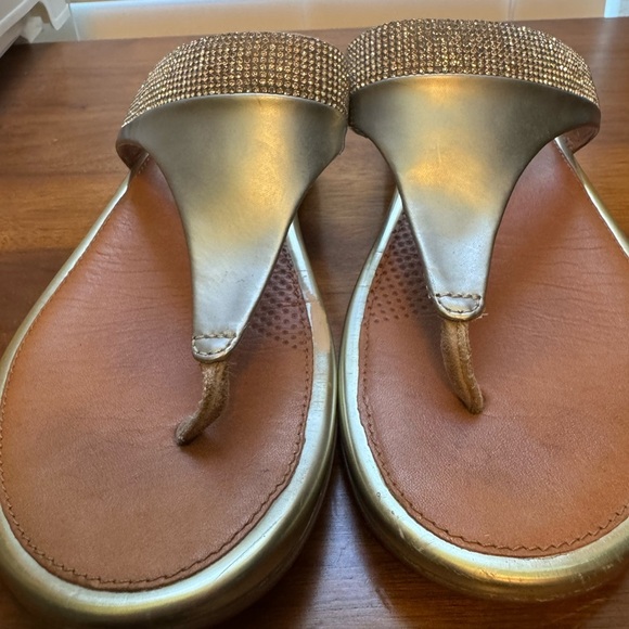 Women's FitFlop Pewter/Gold Sandals women’s sized 6 - Picture 3 of 9